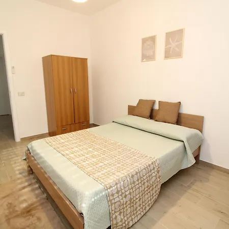 Chiara House Apartment *